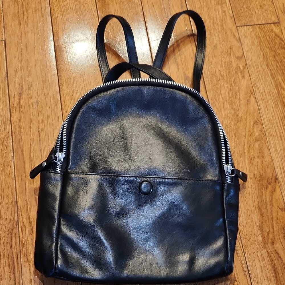 American Eagle Outfitters Genuine Leather Backpack Made in Italy Black P-003